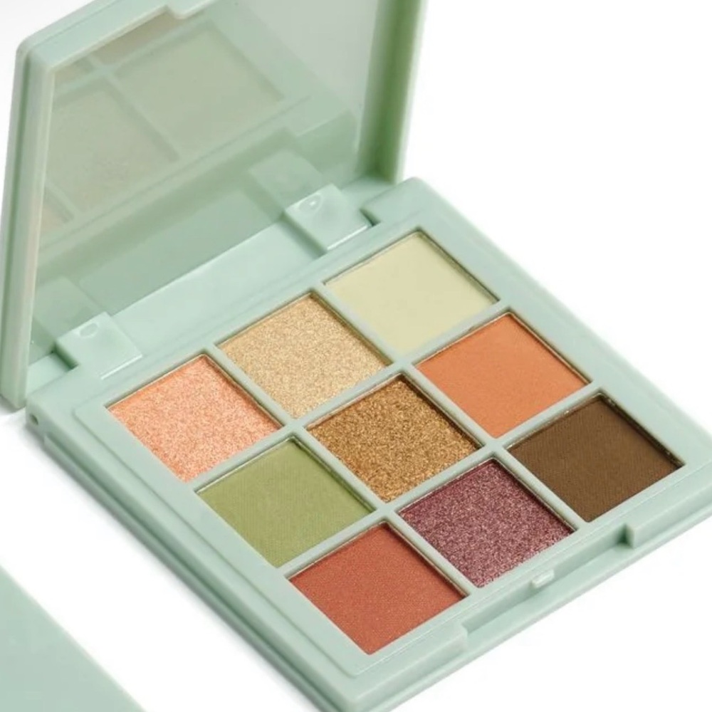 Vibrant 9-Color Eyeshadow Palette